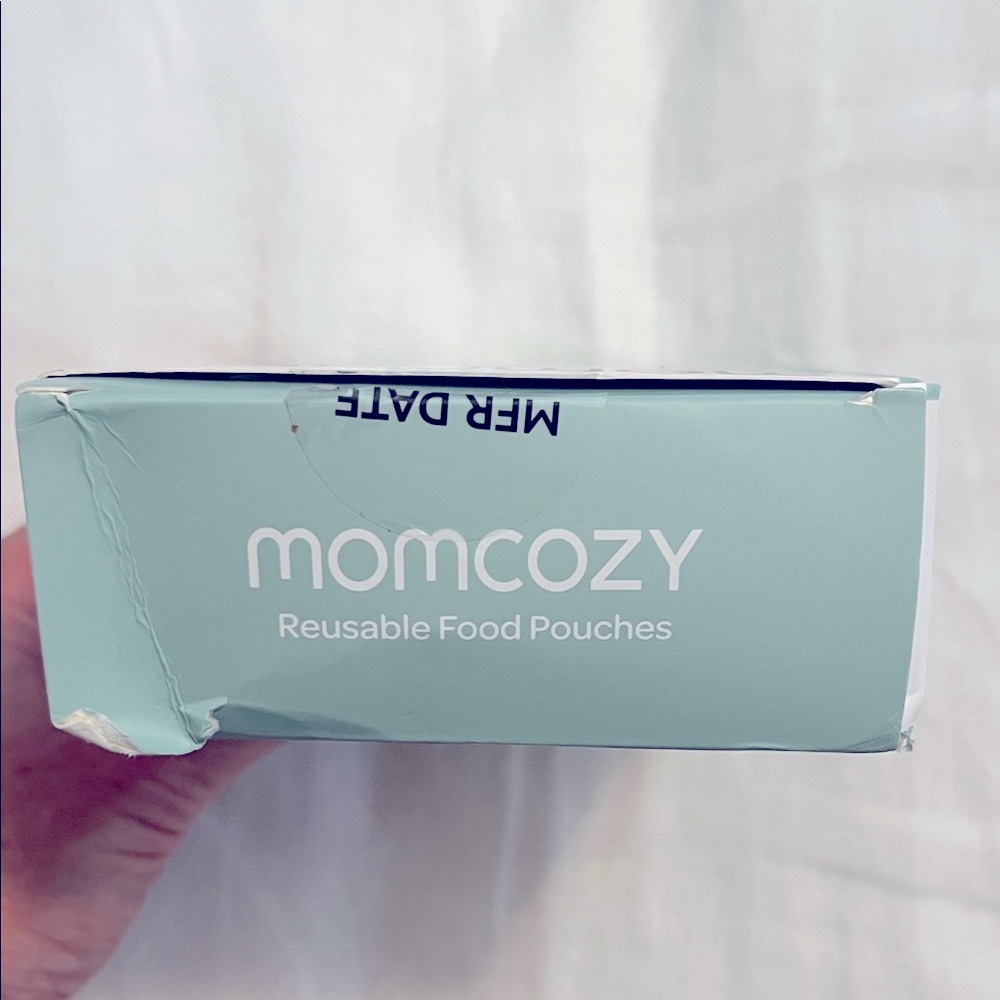 Momcozy Squeeze Station with Reusable Pouches - Mint Green and Cream - Picture 11 of 15